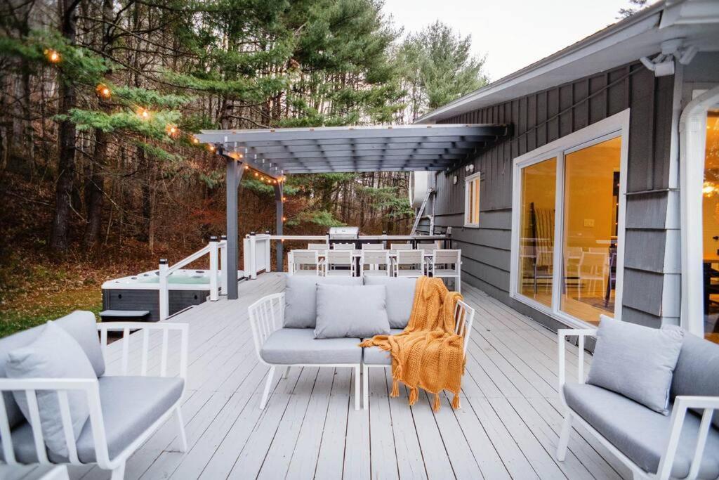 Prattvilla -Catskill -Mountain Escape 5 Bedroom ,3 Bath With Hot Tub Prattsville Kültér fotó